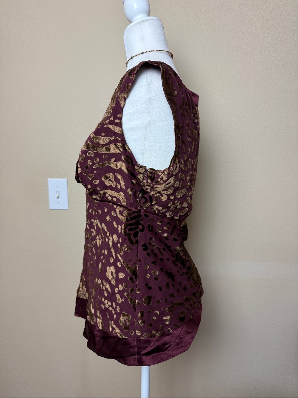 Reba Vintage Burgundy and Gold Velvet-Print V-Neck Silk Camisole Size 8 - Picture 5 of 9